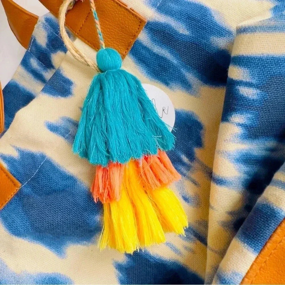 NWT Lu+elle Laguna Tie Dye Large Tote With Tassel - Picture 9 of 9